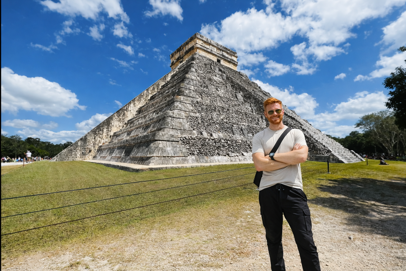 Lipe no México em cenário ligado à cultura e ao patrimônio do país