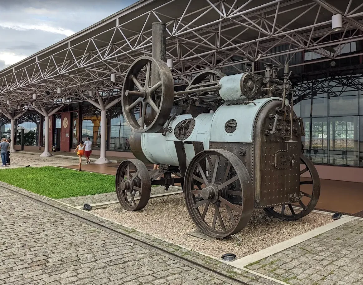 Máquina de vapor histórica conservada en Estação das Docas