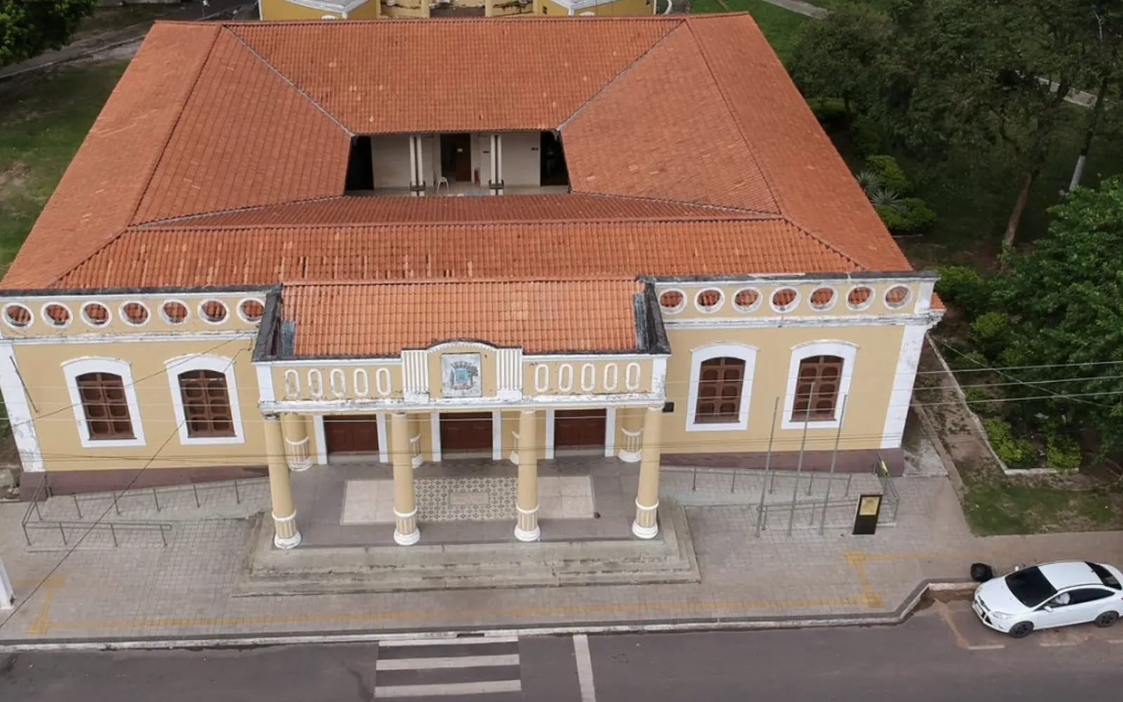 Façade of the João Fona Cultural Center in Santarém