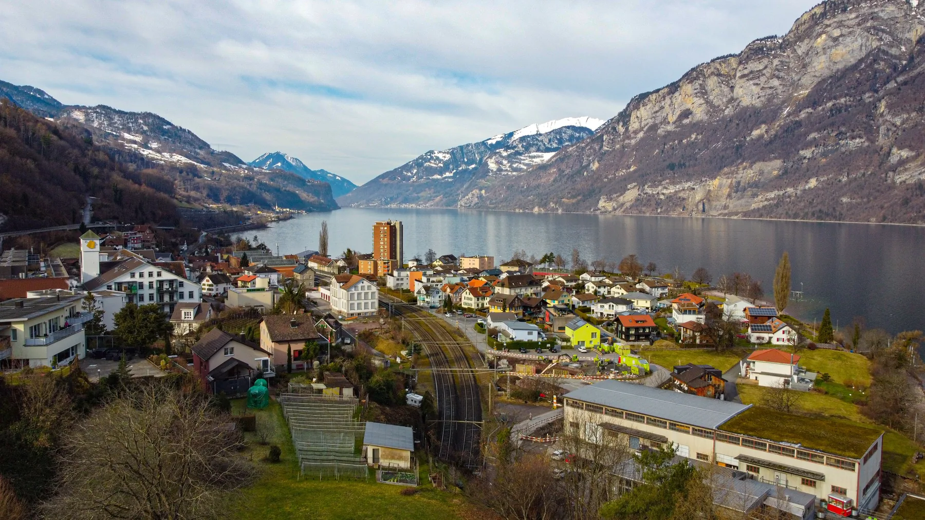 Lagos e Alpes na Suíça