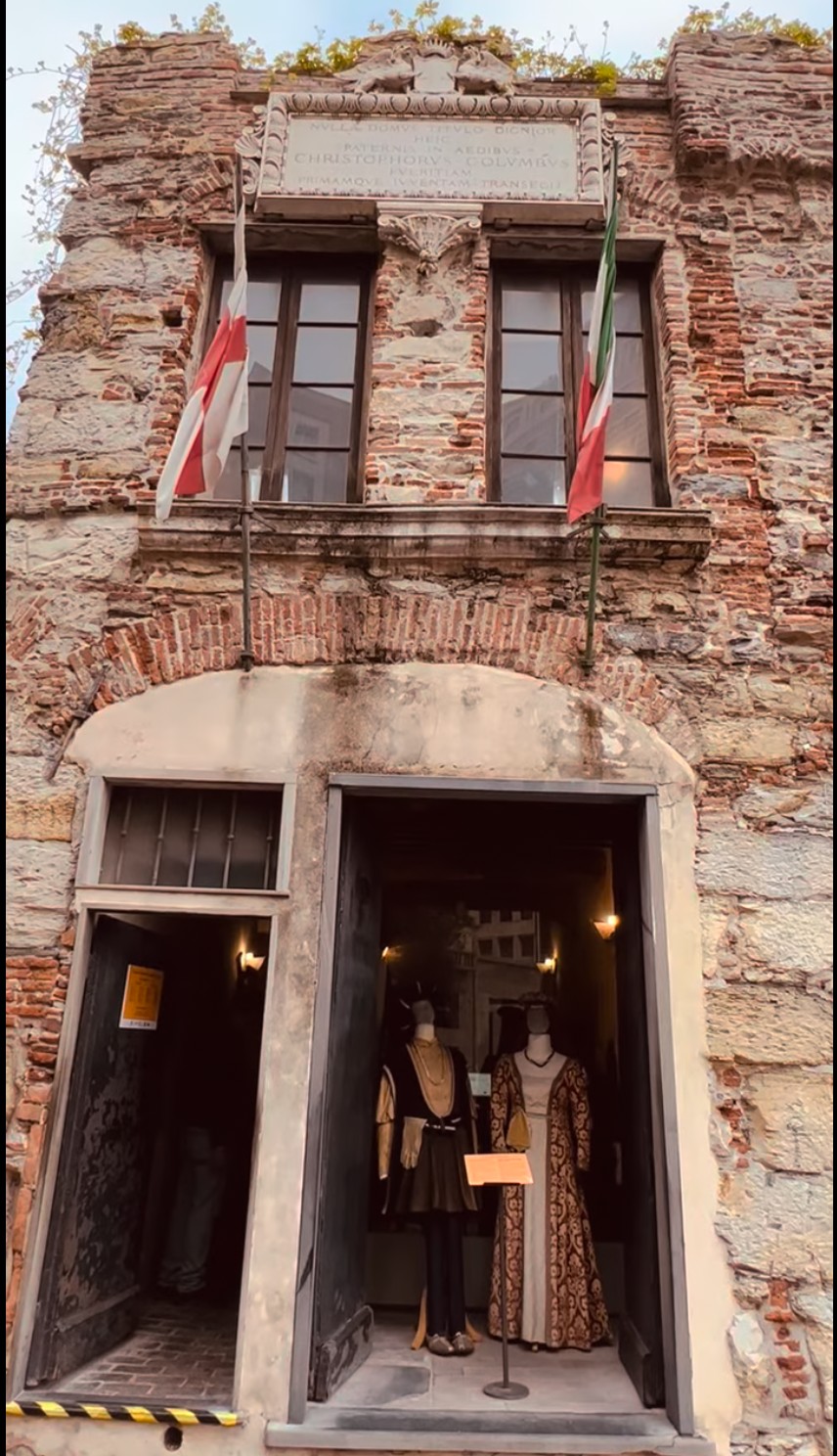 Fachada de la Casa de Colón en Génova
