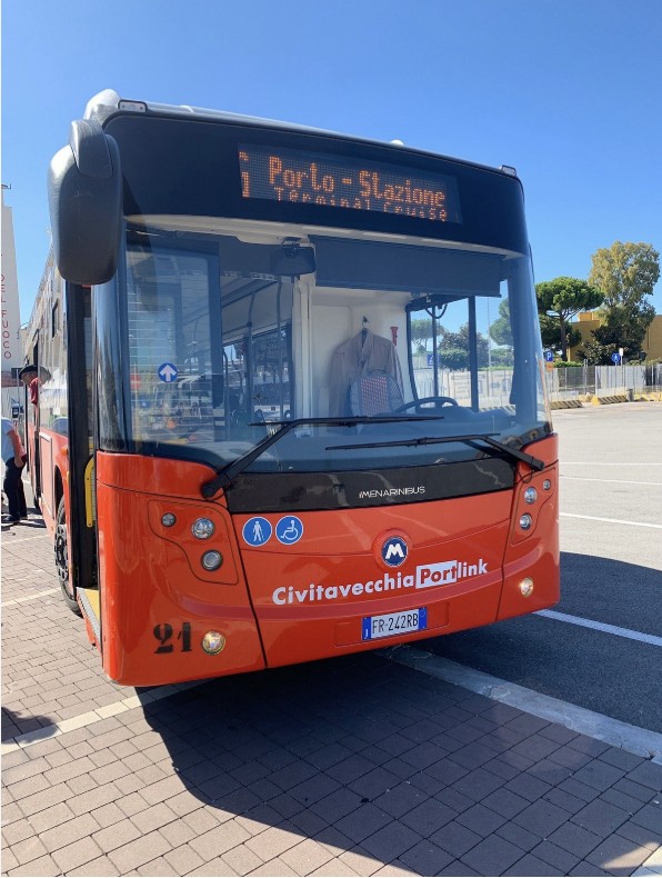 Autobús del servicio Portlink en Civitavecchia