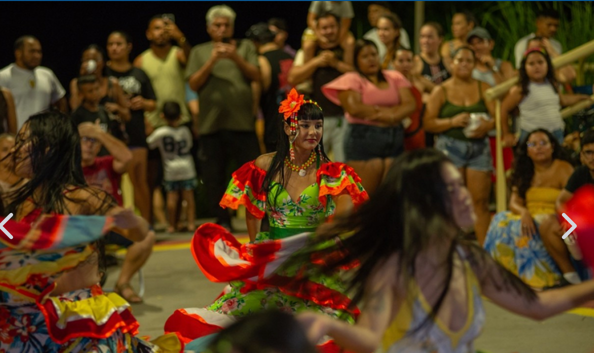 Presentación cultural de danza en Santarém