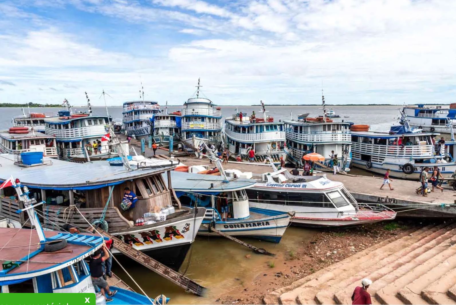 Puerto de Santarém con embarcaciones regionales