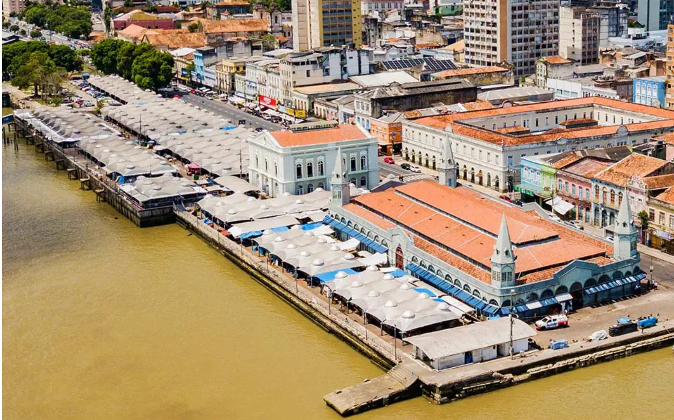 Vista aérea del complejo Ver-o-Peso junto a la bahía de Guajará