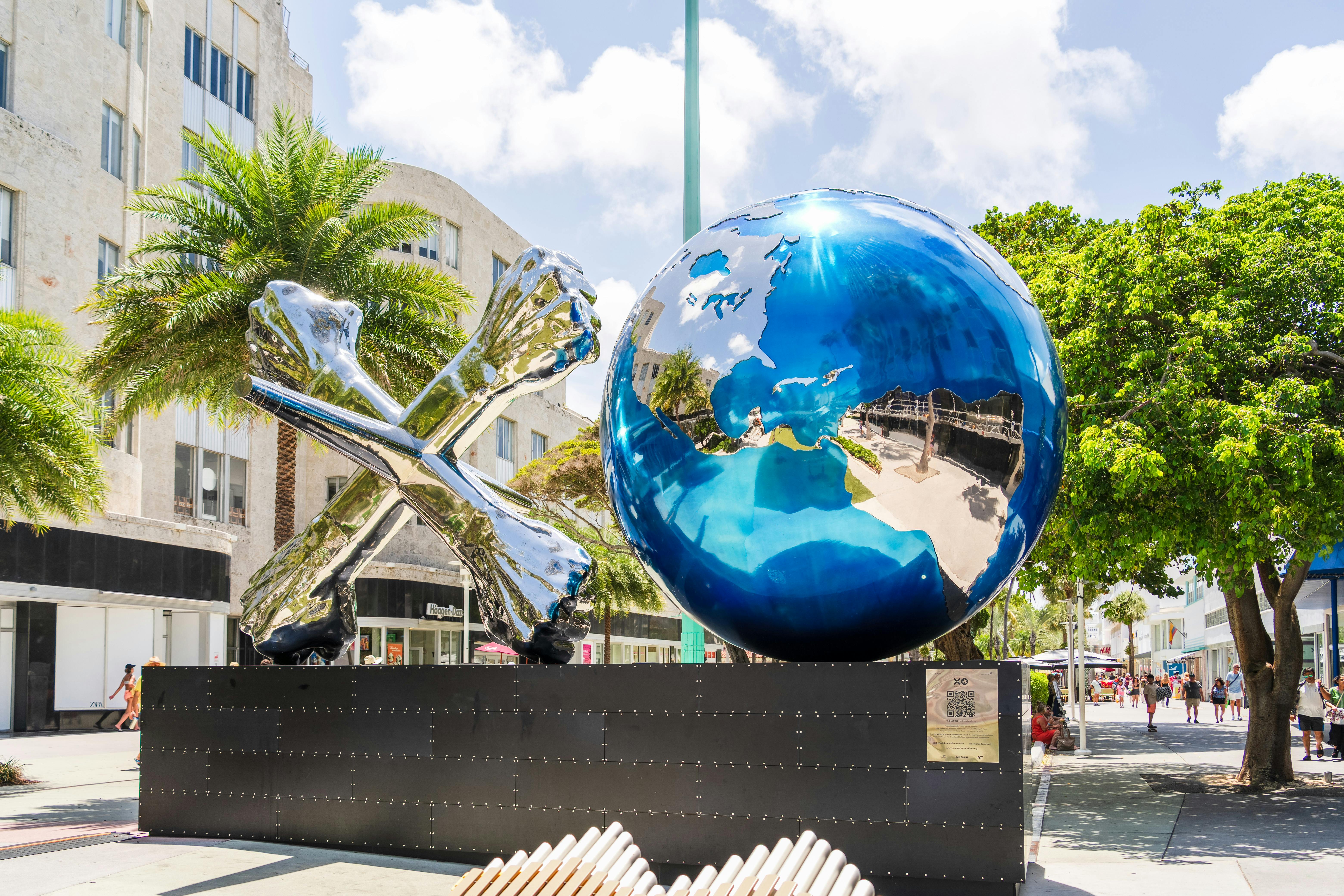 Escultura XO em Miami Beach