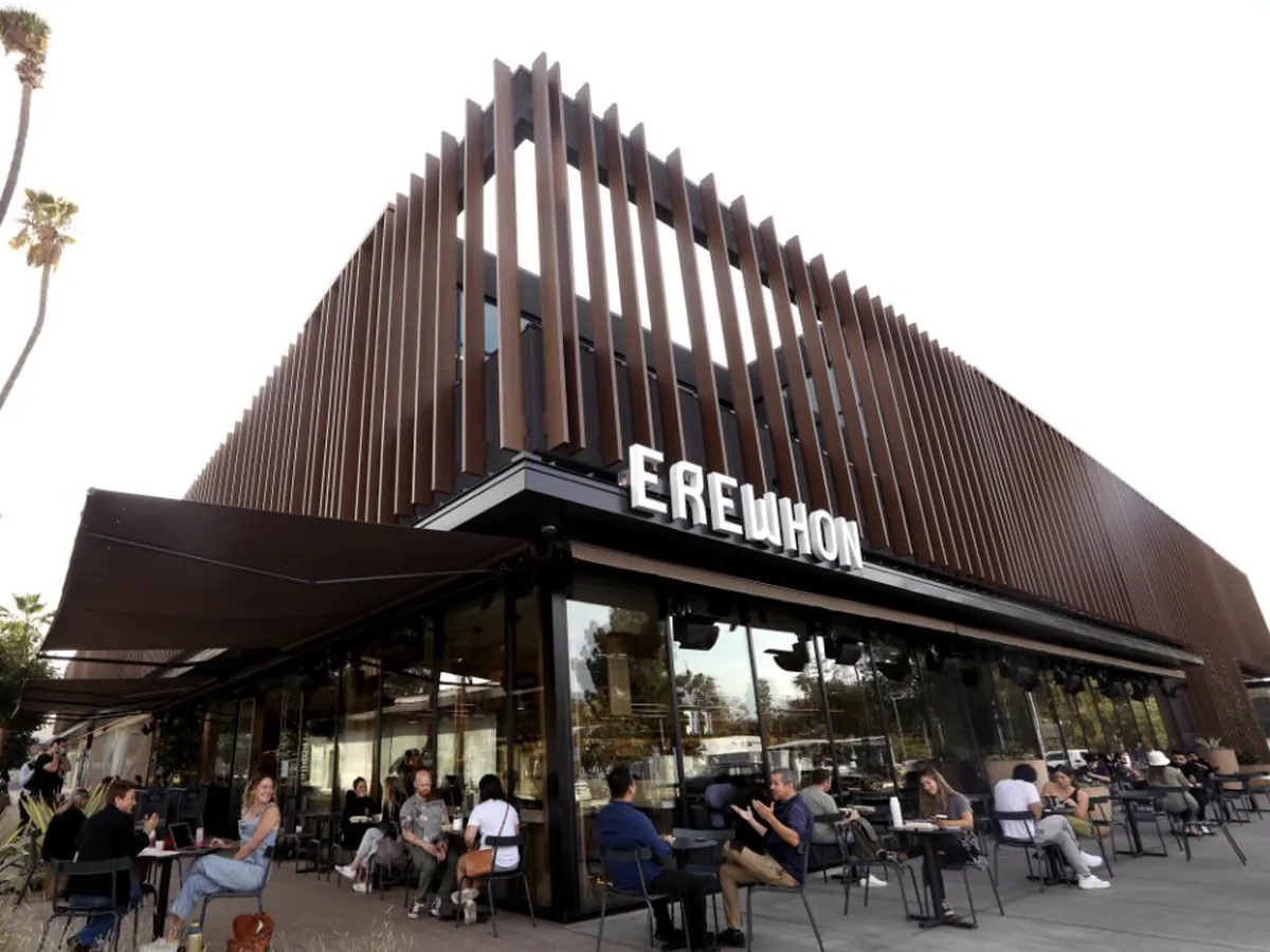 Fachada do Erewhon em Los Angeles