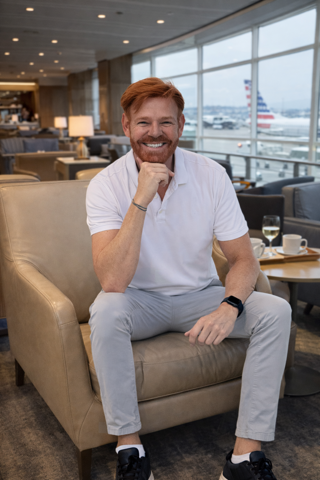 Lipe em lounge premium de aeroporto nos Estados Unidos