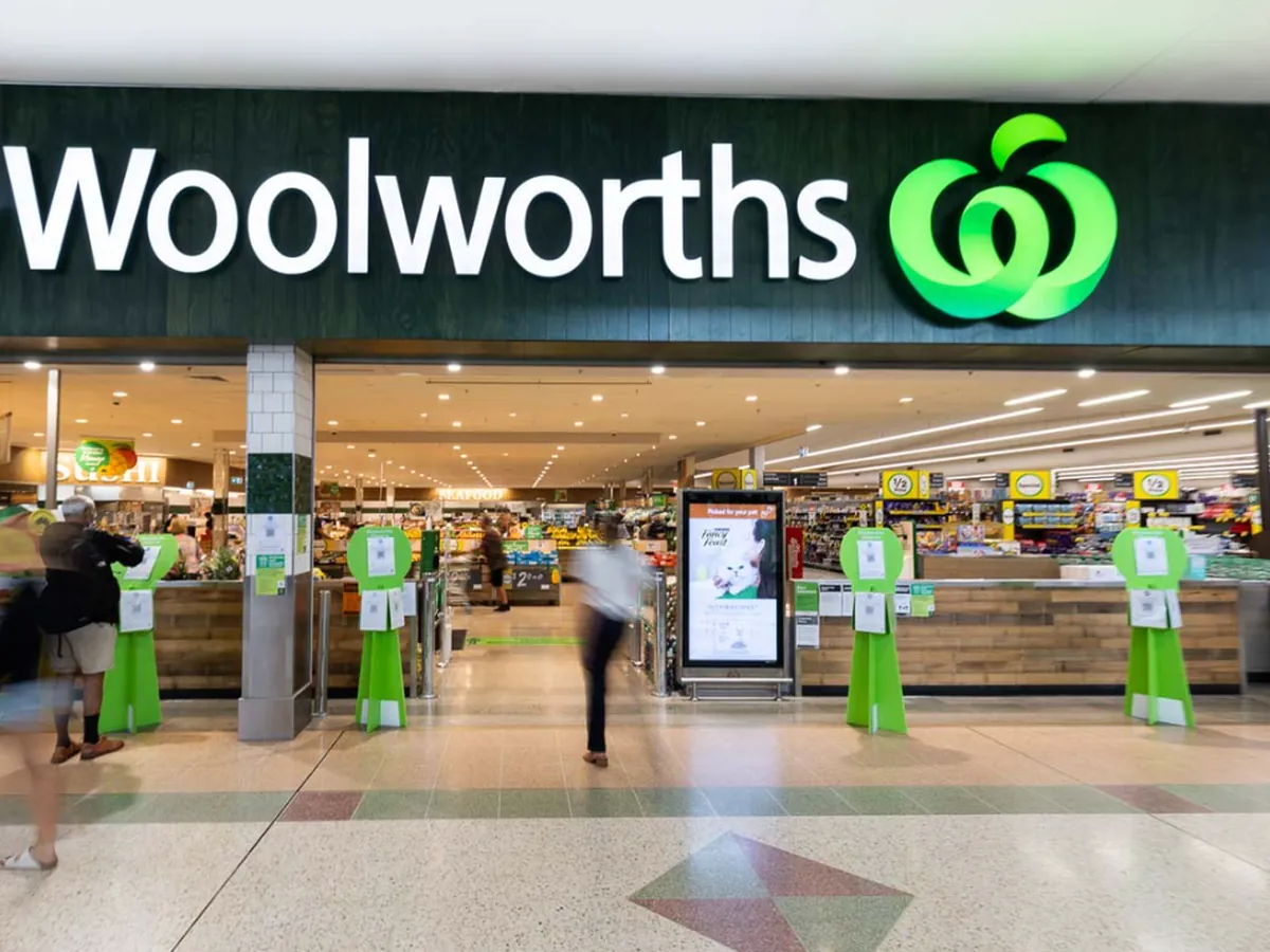 Entrada de um supermercado Woolworths na Austrália